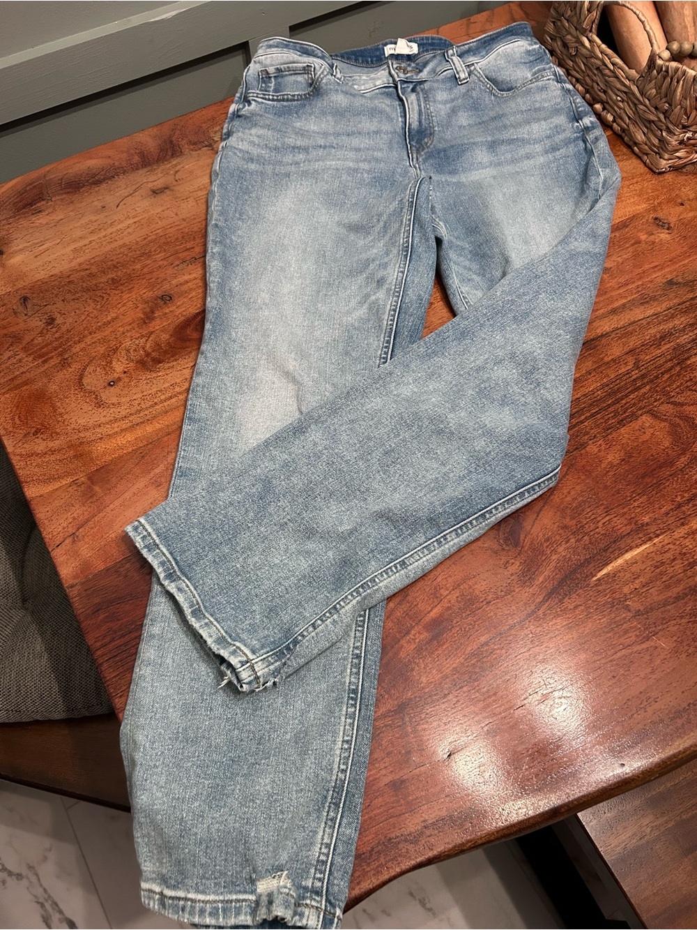 Women's Straight-Leg Jeans